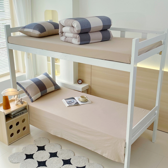 91家纺网 家纺一手货源 找家纺 春皖家纺 2025新款AB棉全棉亲肤水洗棉学生三件套四件套 素雅-蓝大格