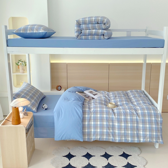 91家纺网 家纺一手货源 找家纺 春皖家纺 2025新款AB棉全棉亲肤水洗棉学生三件套四件套 素雅-蓝格