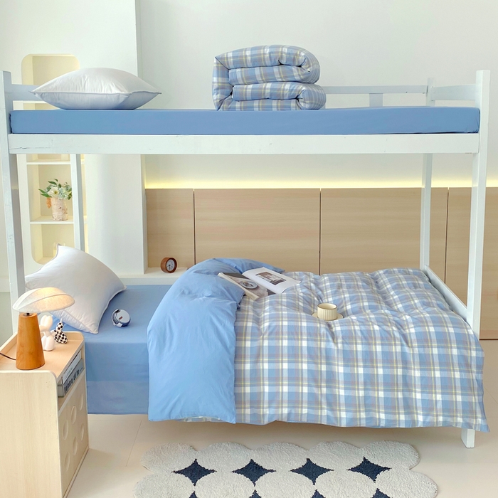 91家纺网 家纺一手货源 找家纺 春皖家纺 2025新款AB棉全棉亲肤水洗棉学生三件套四件套 素雅-蓝格