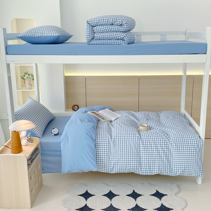 91家纺网 家纺一手货源 找家纺 春皖家纺 2025新款AB棉全棉亲肤水洗棉学生三件套四件套 素雅-蓝小格