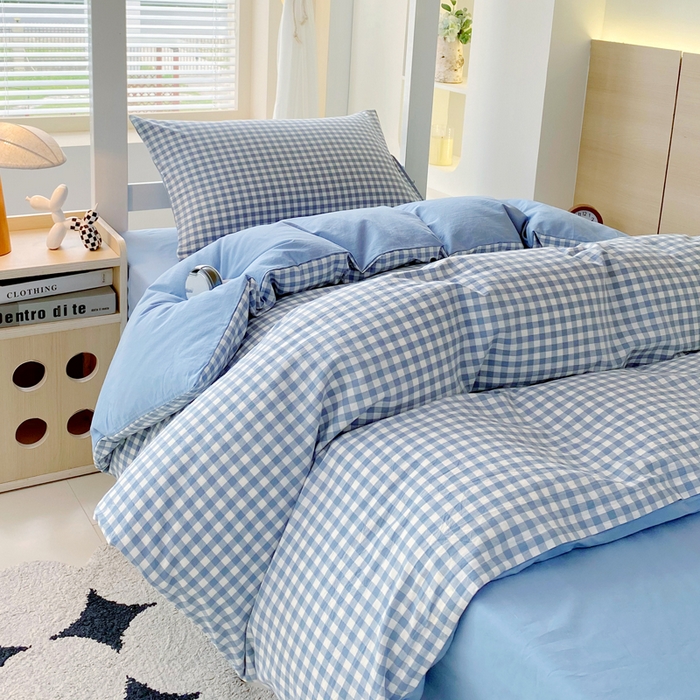 91家纺网 家纺一手货源 找家纺 春皖家纺 2025新款AB棉全棉亲肤水洗棉学生三件套四件套 素雅-蓝小格