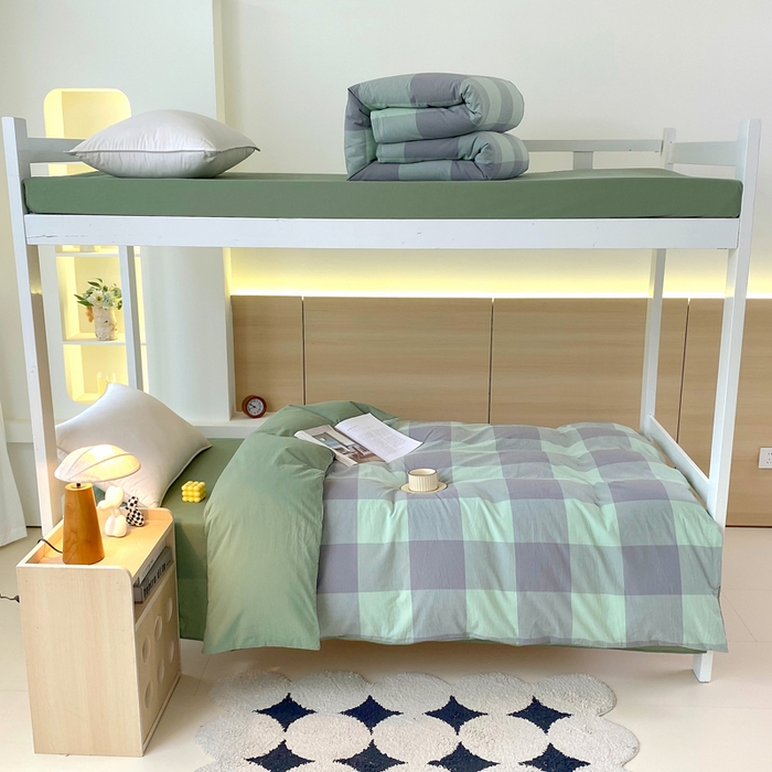 91家纺网 家纺一手货源 找家纺 春皖家纺 2025新款AB棉全棉亲肤水洗棉学生三件套四件套 素雅-清格