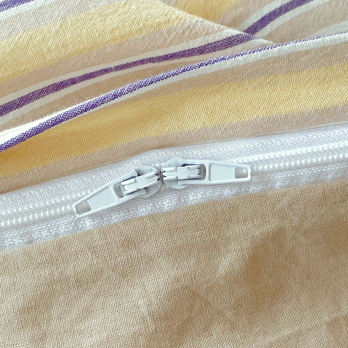 91家纺网 家纺一手货源 找家纺 春皖家纺 2025新款AB棉全棉亲肤水洗棉学生三件套四件套 素雅-杏黄纹