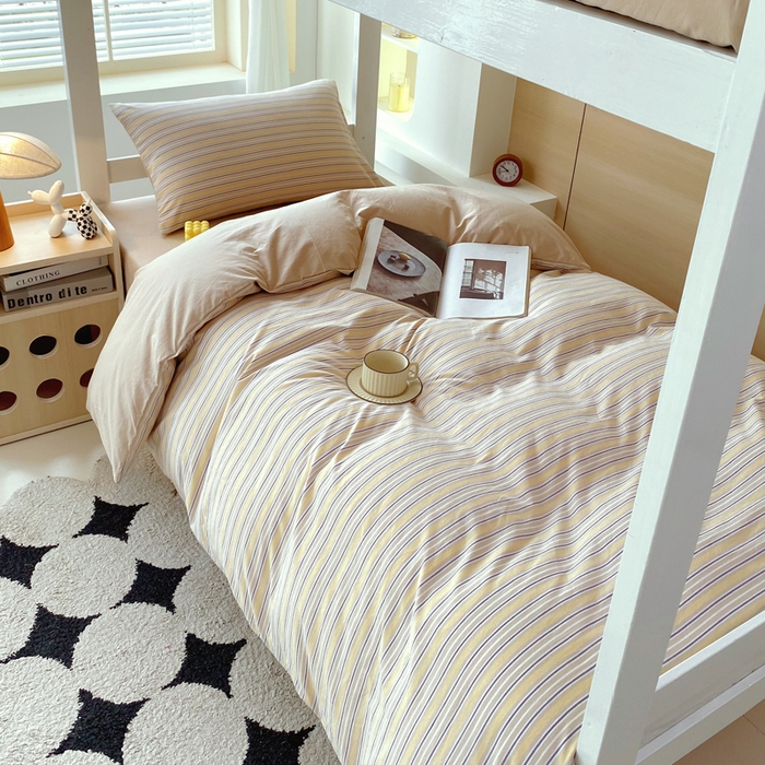 91家纺网 家纺一手货源 找家纺 春皖家纺 2025新款AB棉全棉亲肤水洗棉学生三件套四件套 素雅-杏黄纹