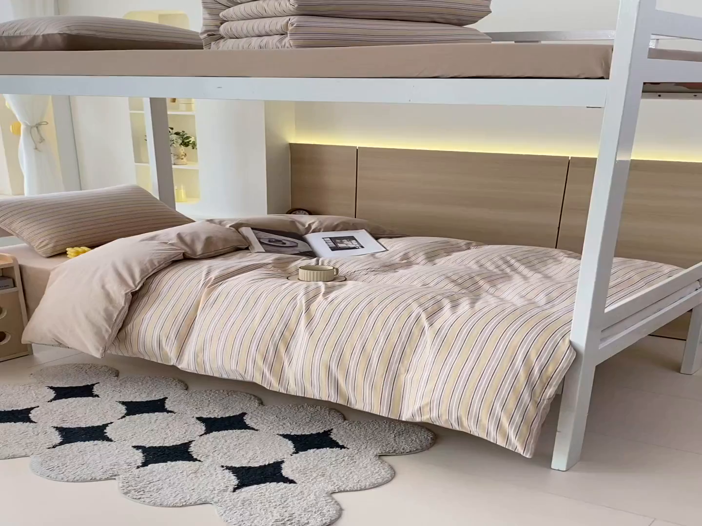 91家纺网 家纺一手货源 找家纺 春皖家纺 2025新款AB棉全棉亲肤水洗棉学生三件套四件套 素雅-杏黄纹