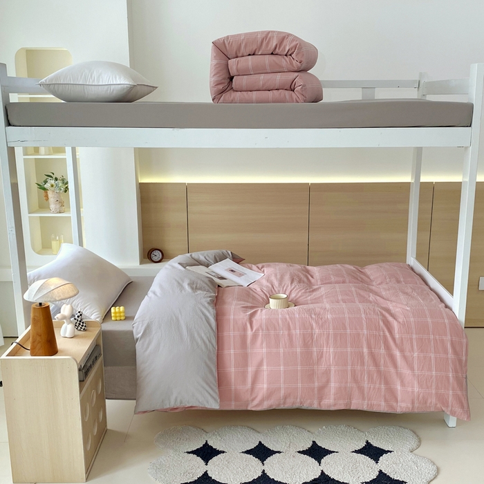 91家纺网 家纺一手货源 找家纺 春皖家纺 2025新款AB棉全棉亲肤水洗棉学生三件套四件套 素雅-韵粉