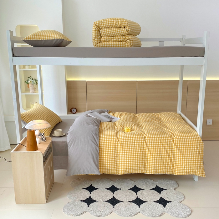 91家纺网 家纺一手货源 找家纺 春皖家纺 2025新款AB棉全棉亲肤水洗棉学生三件套四件套 朱羽-黄格