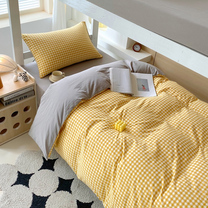 91家纺网 家纺一手货源 找家纺 春皖家纺 2025新款AB棉全棉亲肤水洗棉学生三件套四件套 朱羽-黄格