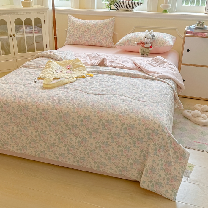 91家纺网 家纺一手货源 找家纺 玉海棠家纺 2025新款云感双层纱暗合夏被夏凉被空调被四件套 白月光