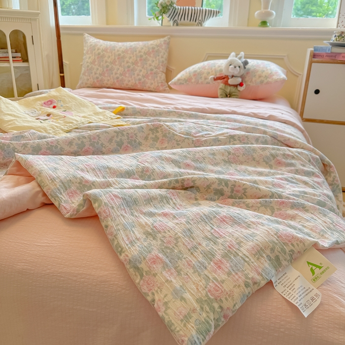 91家纺网 家纺一手货源 找家纺 玉海棠家纺 2025新款云感双层纱暗合夏被夏凉被空调被四件套 白月光