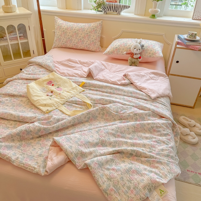 91家纺网 家纺一手货源 找家纺 玉海棠家纺 2025新款云感双层纱暗合夏被夏凉被空调被四件套 白月光