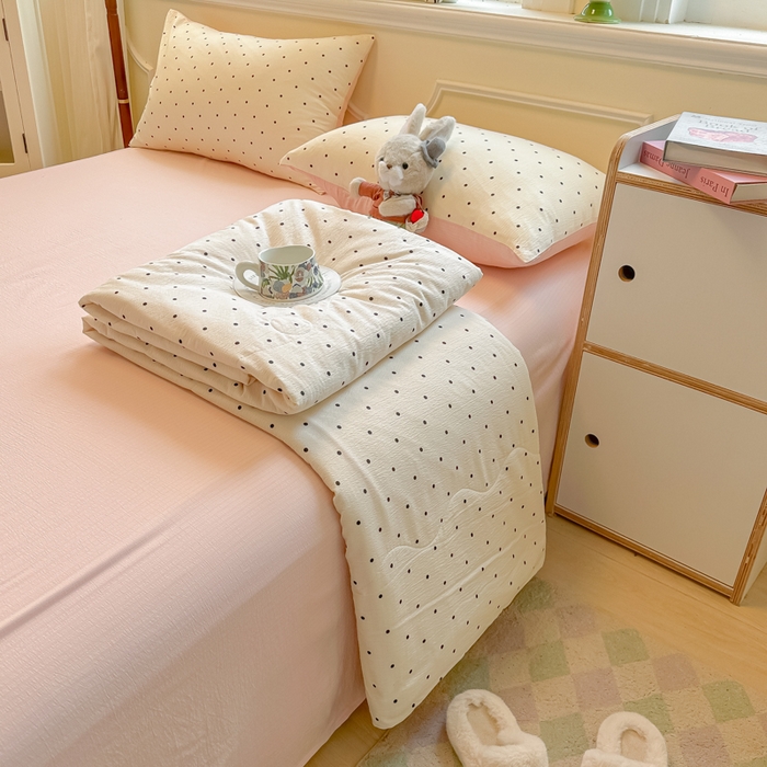 91家纺网 家纺一手货源 找家纺 玉海棠家纺 2025新款云感双层纱暗合夏被夏凉被空调被四件套 波点