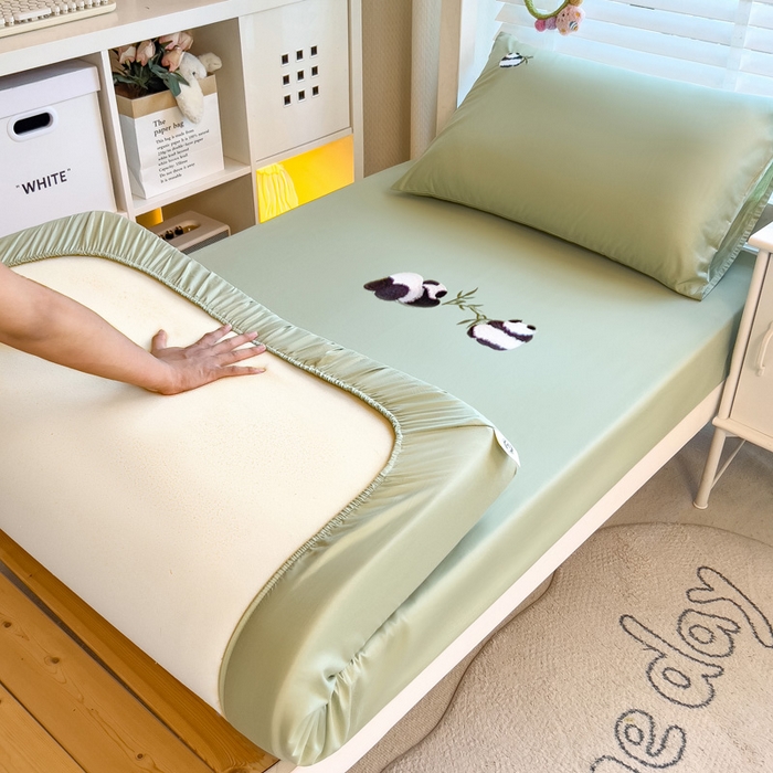 91家纺网 家纺一手货源 找家纺 （总）席世家 2025新款40支全棉纯棉绣花学生床笠-熊猫抱竹