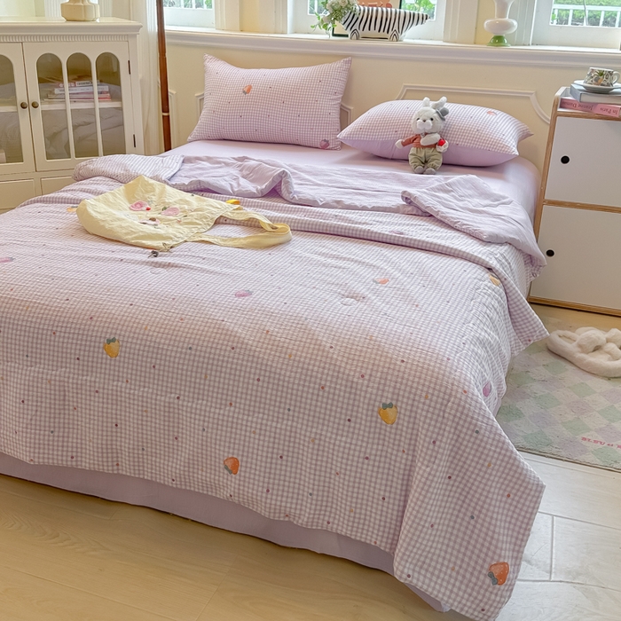 91家纺网 家纺一手货源 找家纺 玉海棠家纺 2025新款云感双层纱暗合夏被夏凉被空调被四件套 草莓甜心