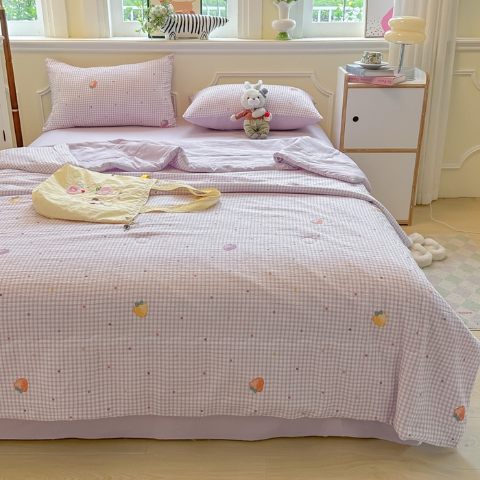 91家纺网 家纺一手货源 找家纺 玉海棠家纺 2025新款云感双层纱暗合夏被夏凉被空调被四件套 草莓甜心