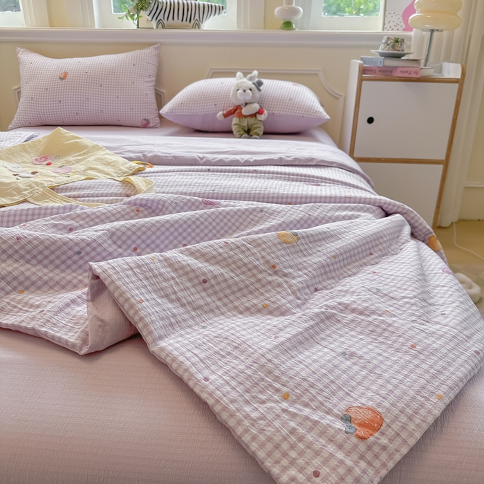 91家纺网 家纺一手货源 找家纺 玉海棠家纺 2025新款云感双层纱暗合夏被夏凉被空调被四件套 草莓甜心