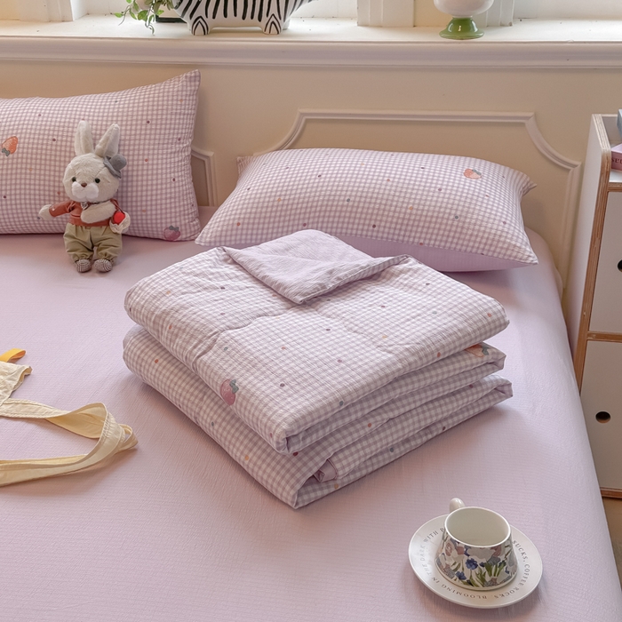 91家纺网 家纺一手货源 找家纺 玉海棠家纺 2025新款云感双层纱暗合夏被夏凉被空调被四件套 草莓甜心