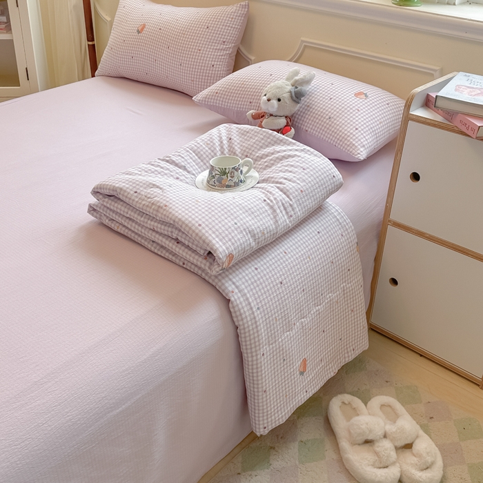 91家纺网 家纺一手货源 找家纺 玉海棠家纺 2025新款云感双层纱暗合夏被夏凉被空调被四件套 草莓甜心