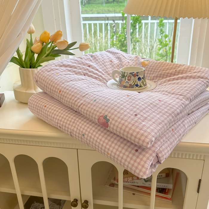 91家纺网 家纺一手货源 找家纺 玉海棠家纺 2025新款云感双层纱暗合夏被夏凉被空调被四件套 草莓甜心