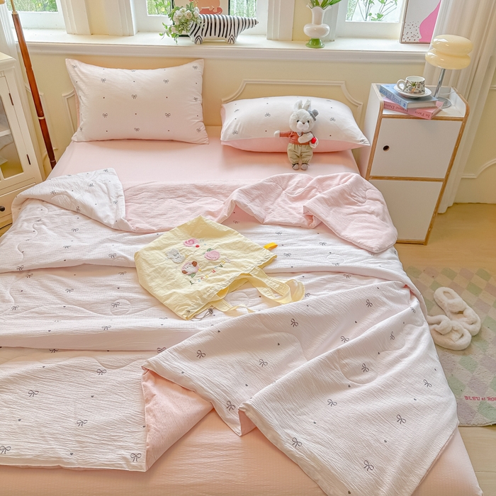 91家纺网 家纺一手货源 找家纺 玉海棠家纺 2025新款云感双层纱暗合夏被夏凉被空调被四件套 粉色心意