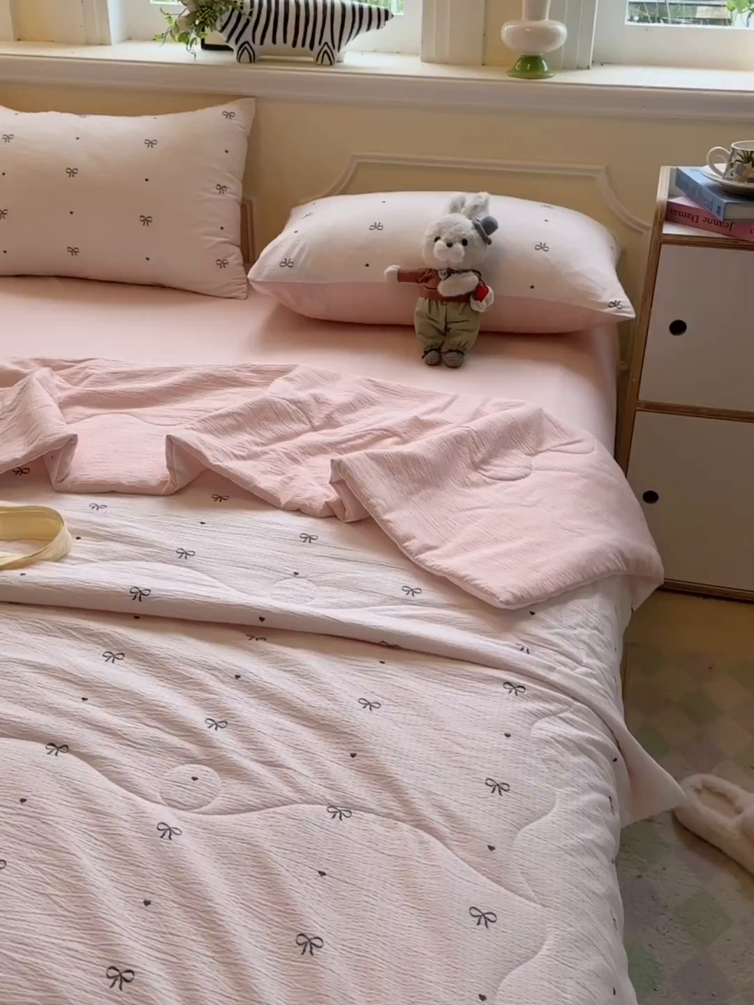91家纺网 家纺一手货源 找家纺 玉海棠家纺 2025新款云感双层纱暗合夏被夏凉被空调被四件套 粉色心意