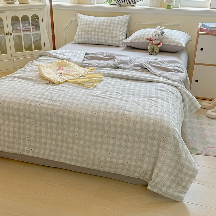 91家纺网 家纺一手货源 找家纺 玉海棠家纺 2025新款云感双层纱暗合夏被夏凉被空调被四件套 格调灰