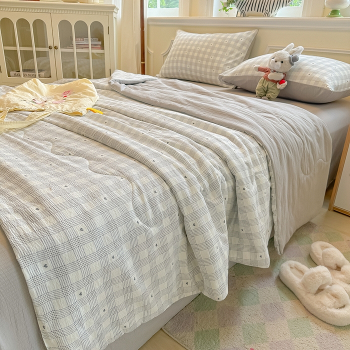 91家纺网 家纺一手货源 找家纺 玉海棠家纺 2025新款云感双层纱暗合夏被夏凉被空调被四件套 格调灰