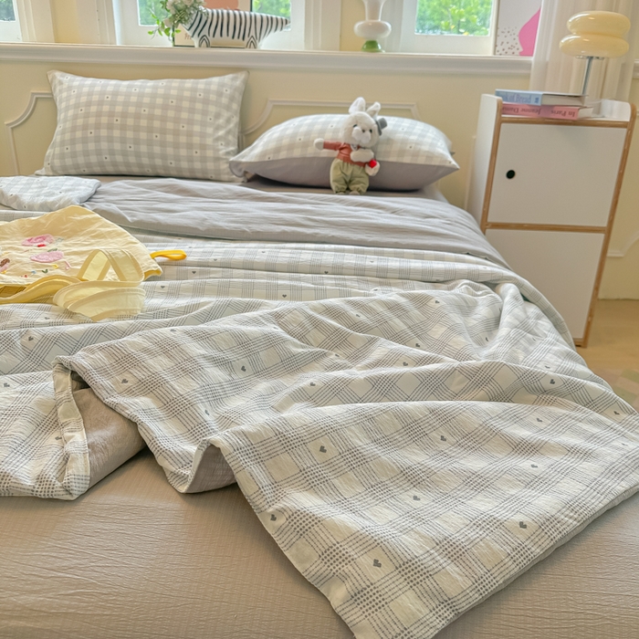 91家纺网 家纺一手货源 找家纺 玉海棠家纺 2025新款云感双层纱暗合夏被夏凉被空调被四件套 格调灰