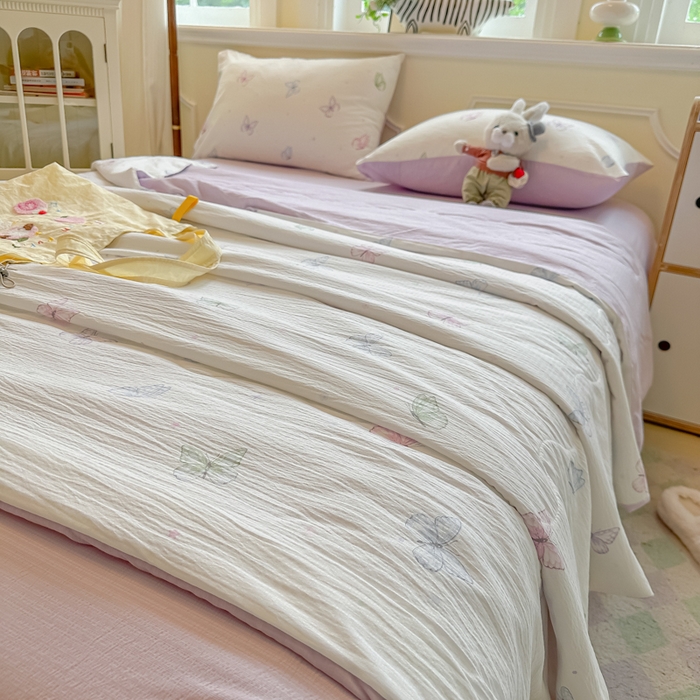 91家纺网 家纺一手货源 找家纺 玉海棠家纺 2025新款云感双层纱暗合夏被夏凉被空调被四件套 蝴蝶梦