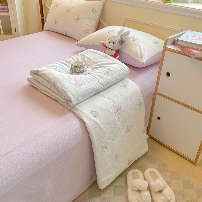 91家纺网 家纺一手货源 找家纺 玉海棠家纺 2025新款云感双层纱暗合夏被夏凉被空调被四件套 蝴蝶梦