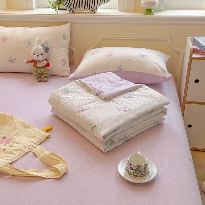 91家纺网 家纺一手货源 找家纺 玉海棠家纺 2025新款云感双层纱暗合夏被夏凉被空调被四件套 蝴蝶梦