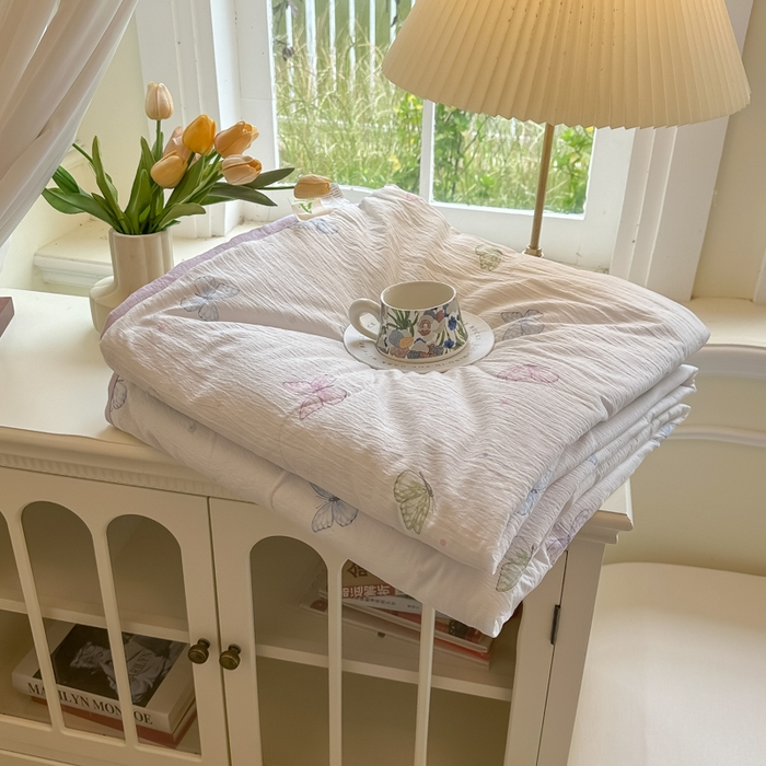 91家纺网 家纺一手货源 找家纺 玉海棠家纺 2025新款云感双层纱暗合夏被夏凉被空调被四件套 蝴蝶梦