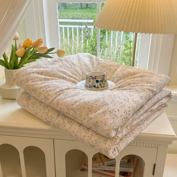 91家纺网 家纺一手货源 找家纺 玉海棠家纺 2025新款云感双层纱暗合夏被夏凉被空调被四件套 花园兔