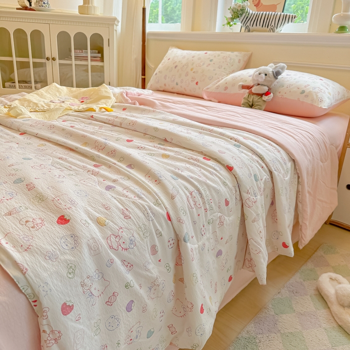 91家纺网 家纺一手货源 找家纺 玉海棠家纺 2025新款云感双层纱暗合夏被夏凉被空调被四件套 凯蒂猫