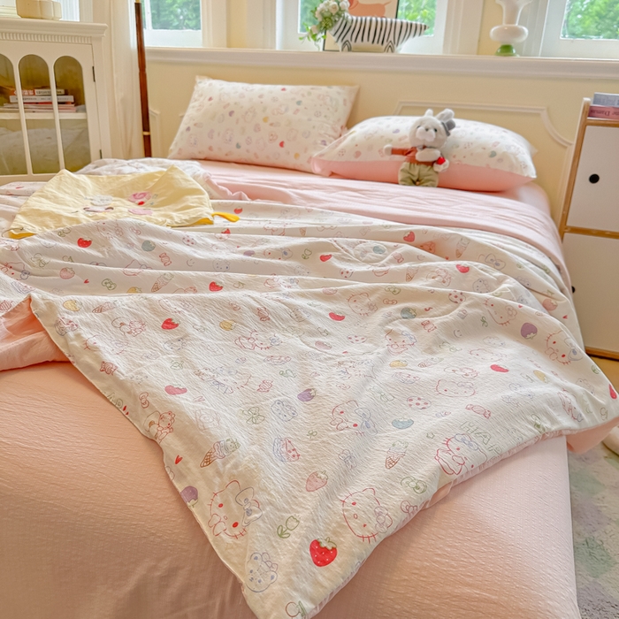 91家纺网 家纺一手货源 找家纺 玉海棠家纺 2025新款云感双层纱暗合夏被夏凉被空调被四件套 凯蒂猫