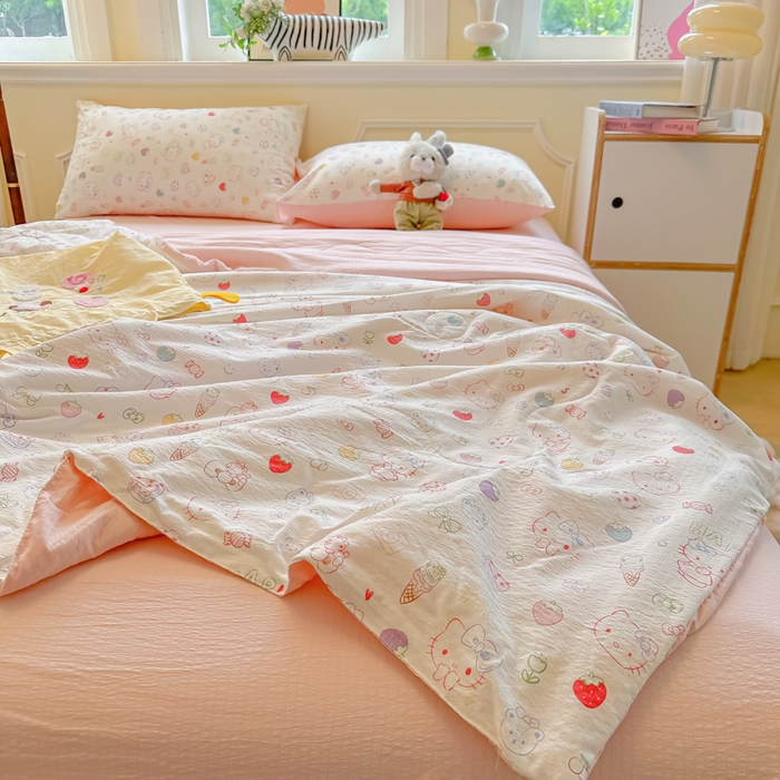 91家纺网 家纺一手货源 找家纺 玉海棠家纺 2025新款云感双层纱暗合夏被夏凉被空调被四件套 凯蒂猫