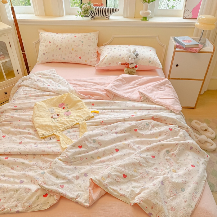 91家纺网 家纺一手货源 找家纺 玉海棠家纺 2025新款云感双层纱暗合夏被夏凉被空调被四件套 凯蒂猫