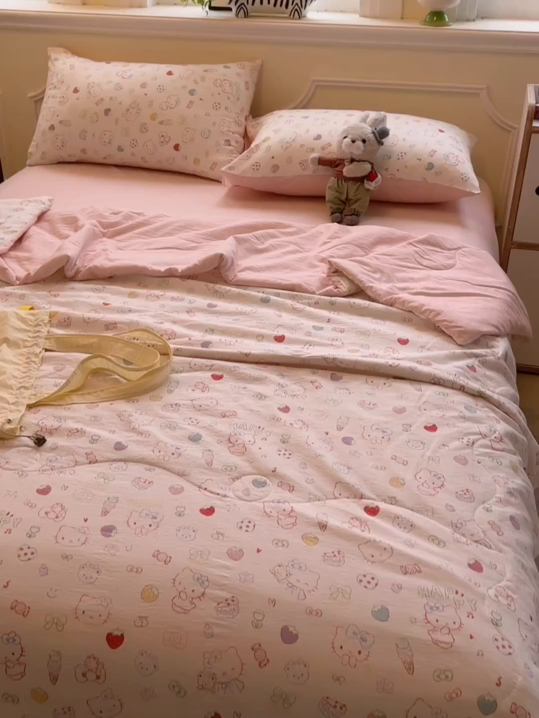 91家纺网 家纺一手货源 找家纺 玉海棠家纺 2025新款云感双层纱暗合夏被夏凉被空调被四件套 凯蒂猫