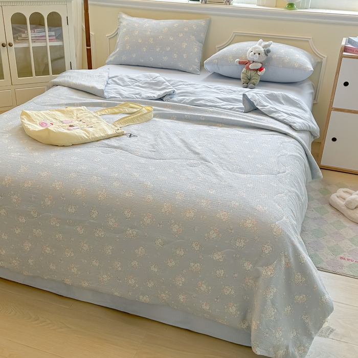 91家纺网 家纺一手货源 找家纺 玉海棠家纺 2025新款云感双层纱暗合夏被夏凉被空调被四件套 蓝风铃