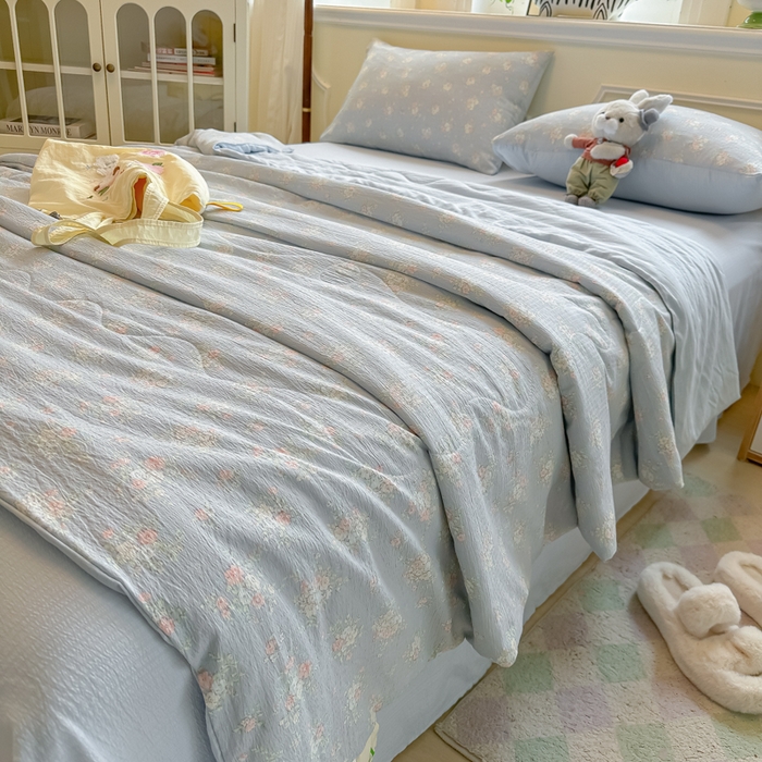 91家纺网 家纺一手货源 找家纺 玉海棠家纺 2025新款云感双层纱暗合夏被夏凉被空调被四件套 蓝风铃