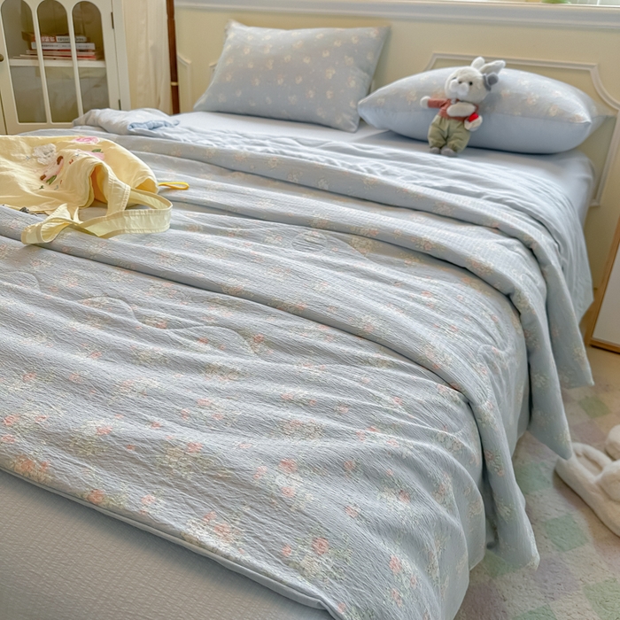 91家纺网 家纺一手货源 找家纺 玉海棠家纺 2025新款云感双层纱暗合夏被夏凉被空调被四件套 蓝风铃