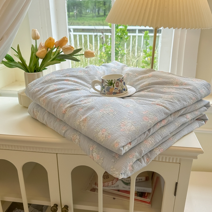 91家纺网 家纺一手货源 找家纺 玉海棠家纺 2025新款云感双层纱暗合夏被夏凉被空调被四件套 蓝风铃