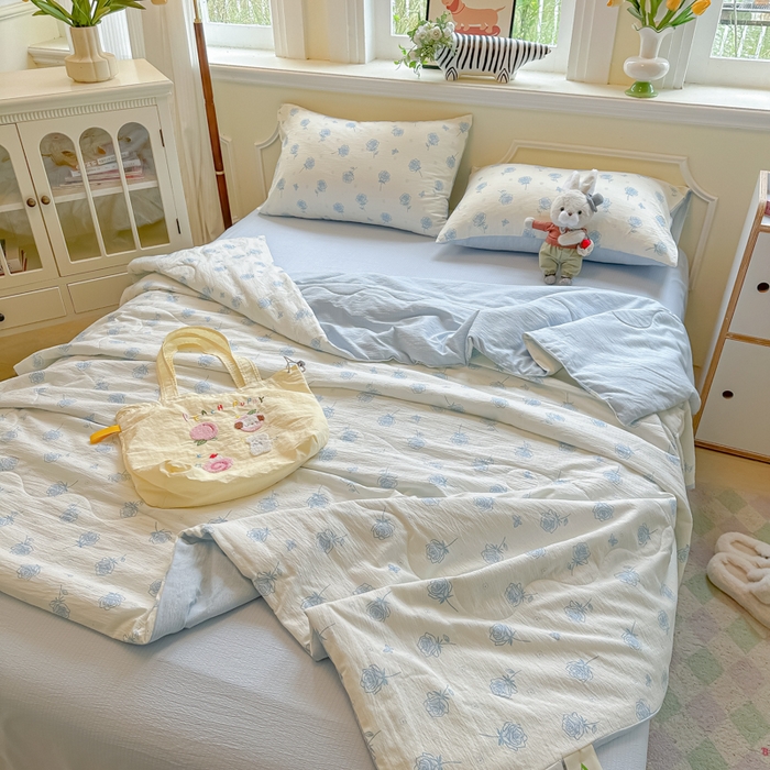 91家纺网 家纺一手货源 找家纺 玉海棠家纺 2025新款云感双层纱暗合夏被夏凉被空调被四件套 蓝玫瑰