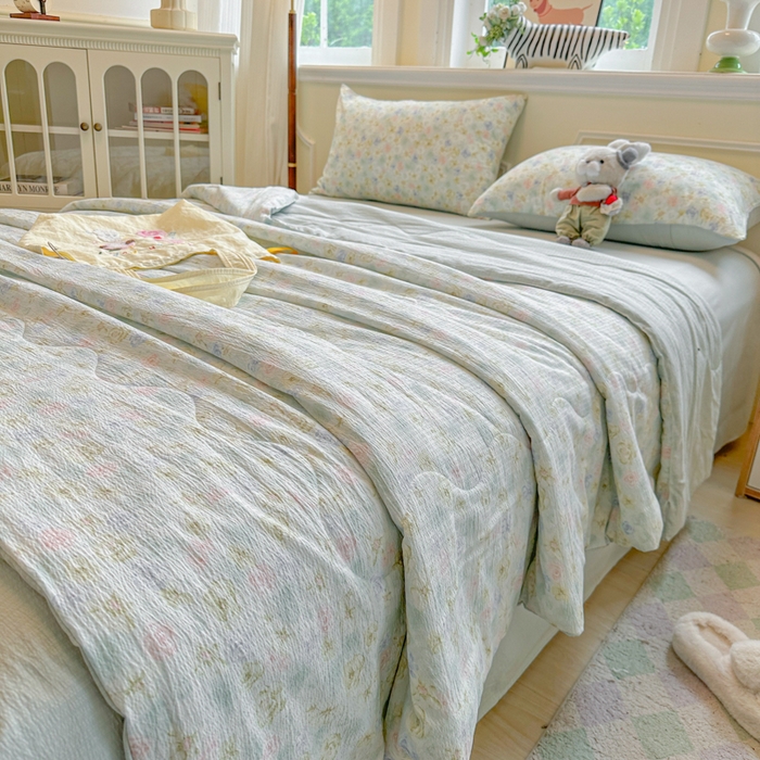 91家纺网 家纺一手货源 找家纺 玉海棠家纺 2025新款云感双层纱暗合夏被夏凉被空调被四件套 浅春