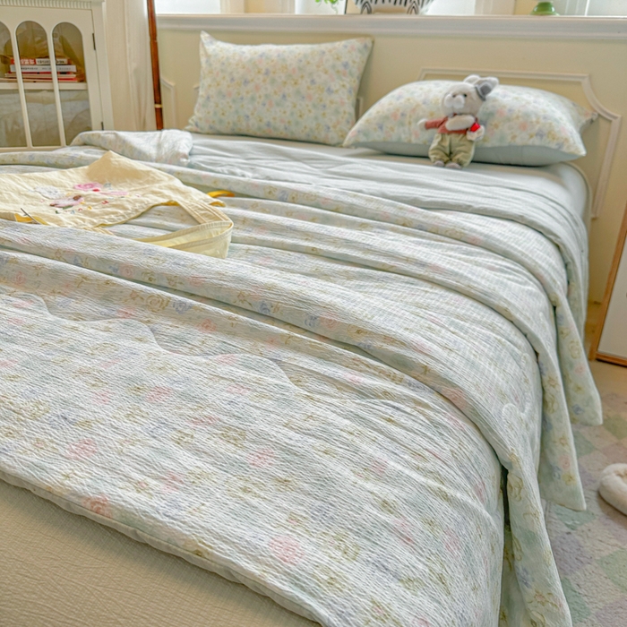 91家纺网 家纺一手货源 找家纺 玉海棠家纺 2025新款云感双层纱暗合夏被夏凉被空调被四件套 浅春