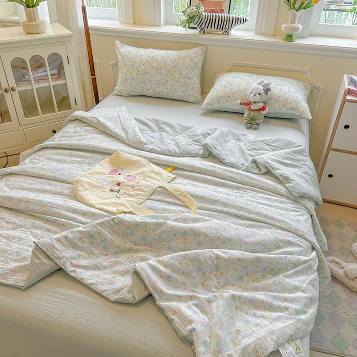 91家纺网 家纺一手货源 找家纺 玉海棠家纺 2025新款云感双层纱暗合夏被夏凉被空调被四件套 浅春