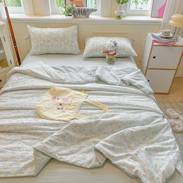 91家纺网 家纺一手货源 找家纺 玉海棠家纺 2025新款云感双层纱暗合夏被夏凉被空调被四件套 浅春