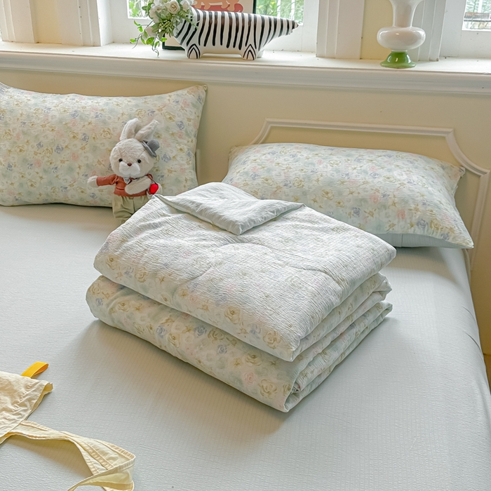 91家纺网 家纺一手货源 找家纺 玉海棠家纺 2025新款云感双层纱暗合夏被夏凉被空调被四件套 浅春