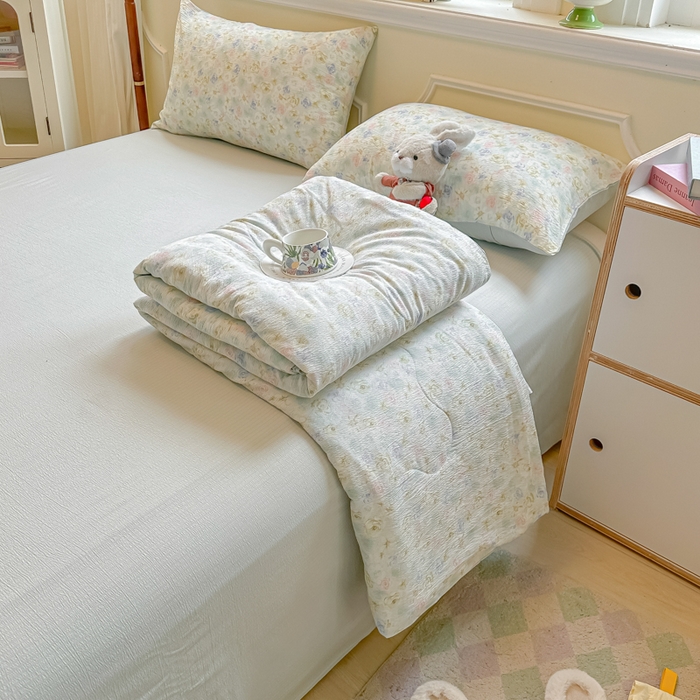 91家纺网 家纺一手货源 找家纺 玉海棠家纺 2025新款云感双层纱暗合夏被夏凉被空调被四件套 浅春