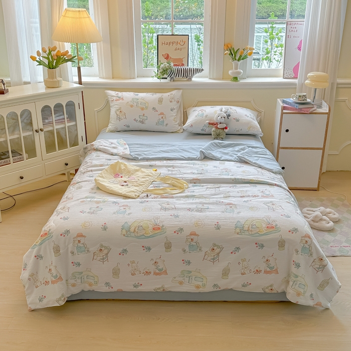 91家纺网 家纺一手货源 找家纺 玉海棠家纺 2025新款云感双层纱暗合夏被夏凉被空调被四件套 沙滩小熊